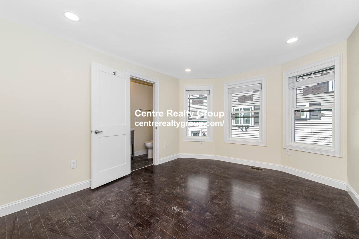 73-75 Lexington St, Waltham