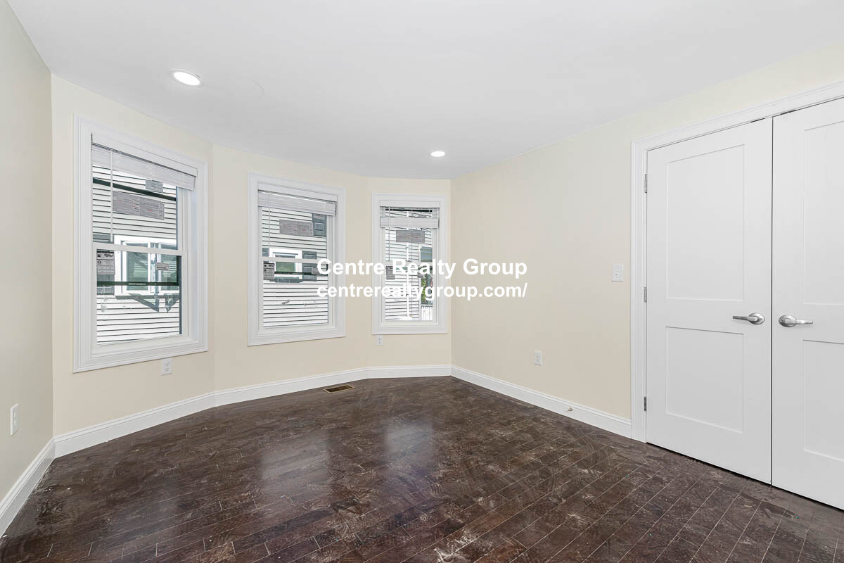 73-75 Lexington St, Waltham