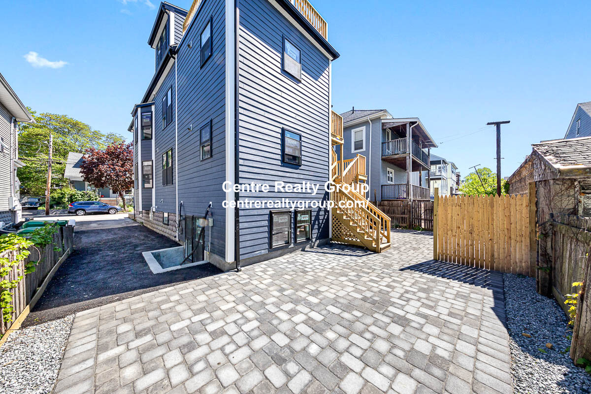 73-75 Lexington St, Waltham