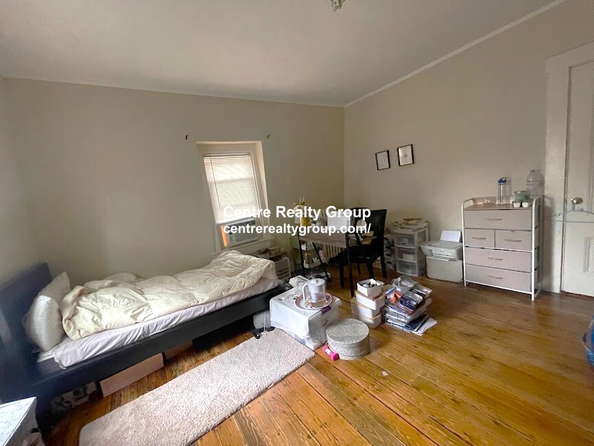 76 Austin St, Newtonville