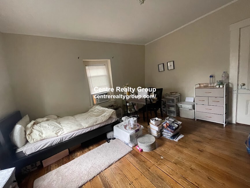 76 Austin St, Newtonville