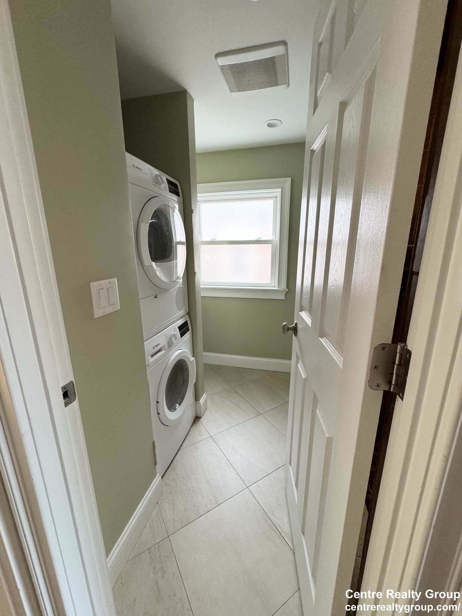 180 Hillside St, Mission Hill