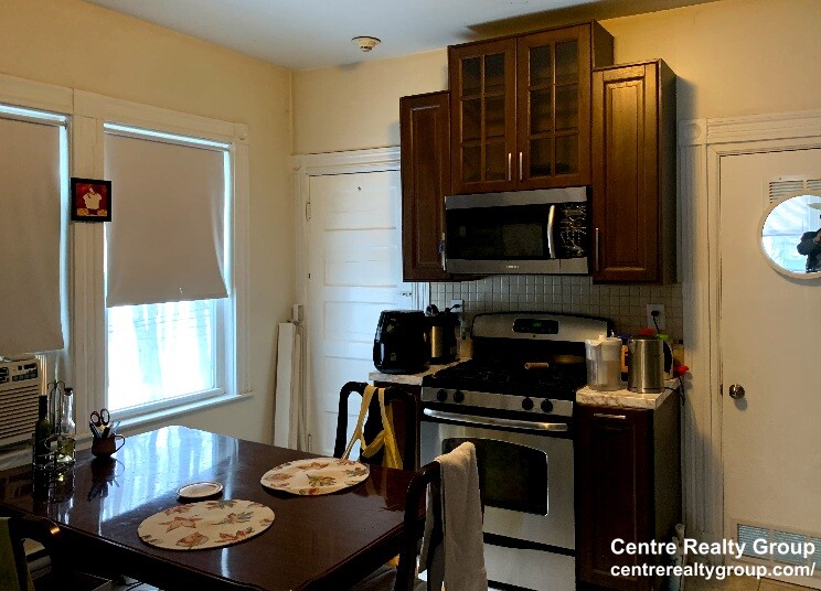 136 Middlesex Rd, Chestnut Hill