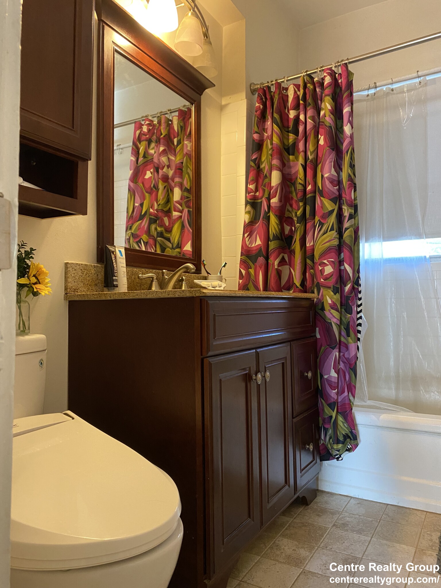 136 Middlesex Rd, Chestnut Hill