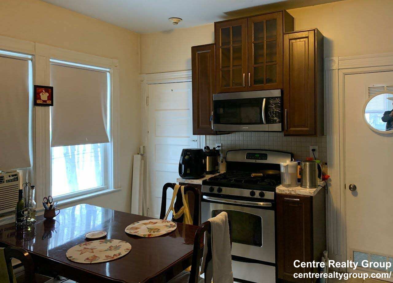 136 Middlesex Rd, Chestnut Hill