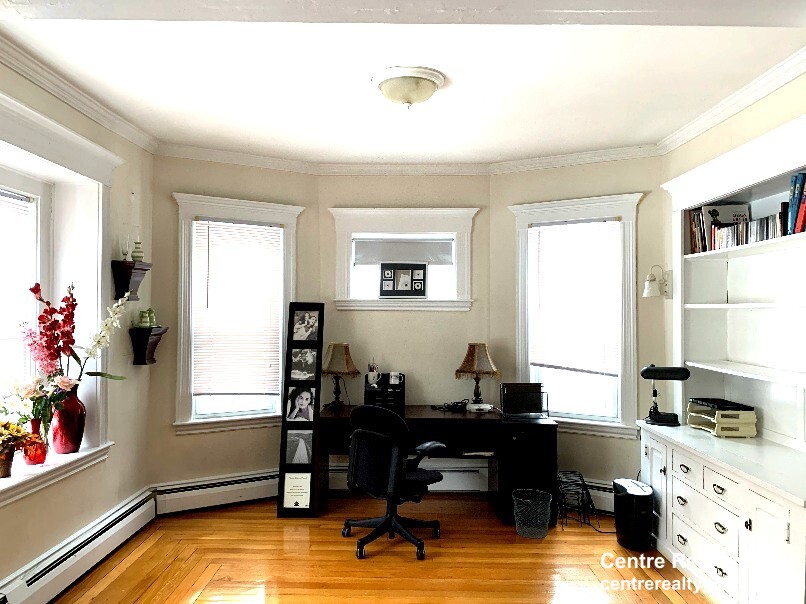 136 Middlesex Rd, Chestnut Hill