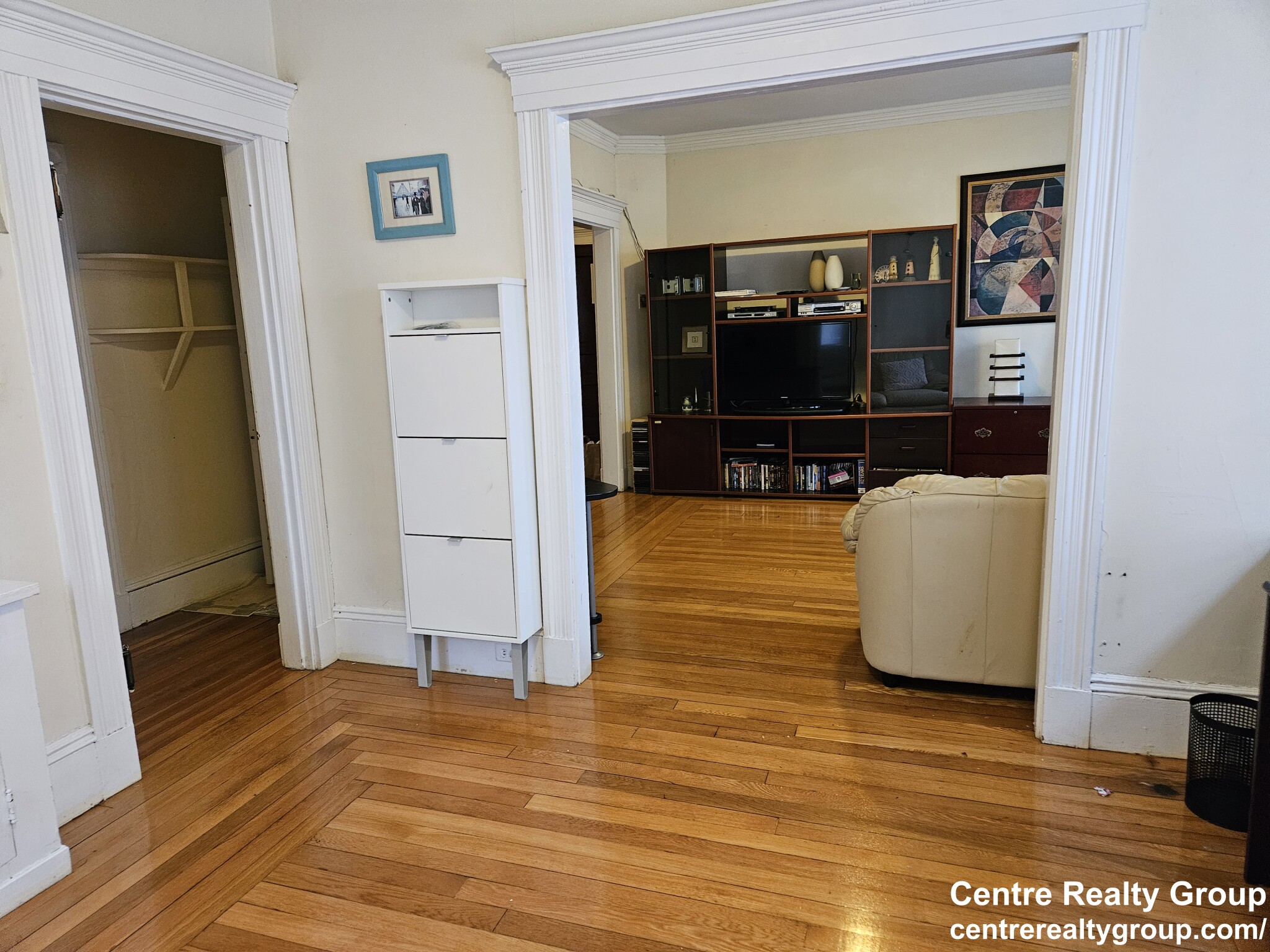 136 Middlesex Rd, Chestnut Hill