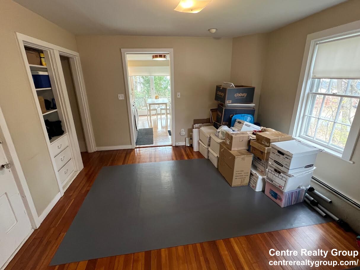 1056 Beacon St, Newton Centre