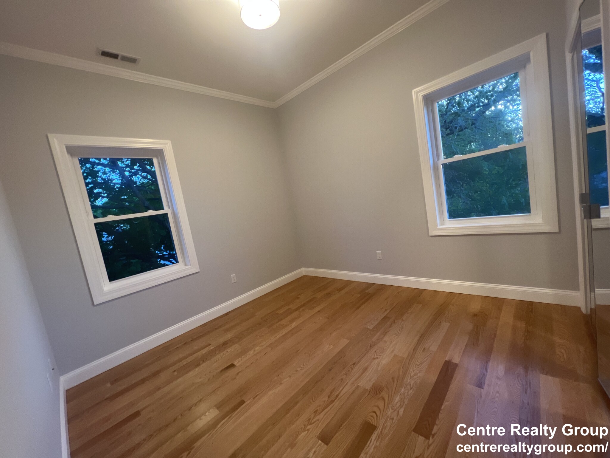 83 Parmenter Rd, South Side