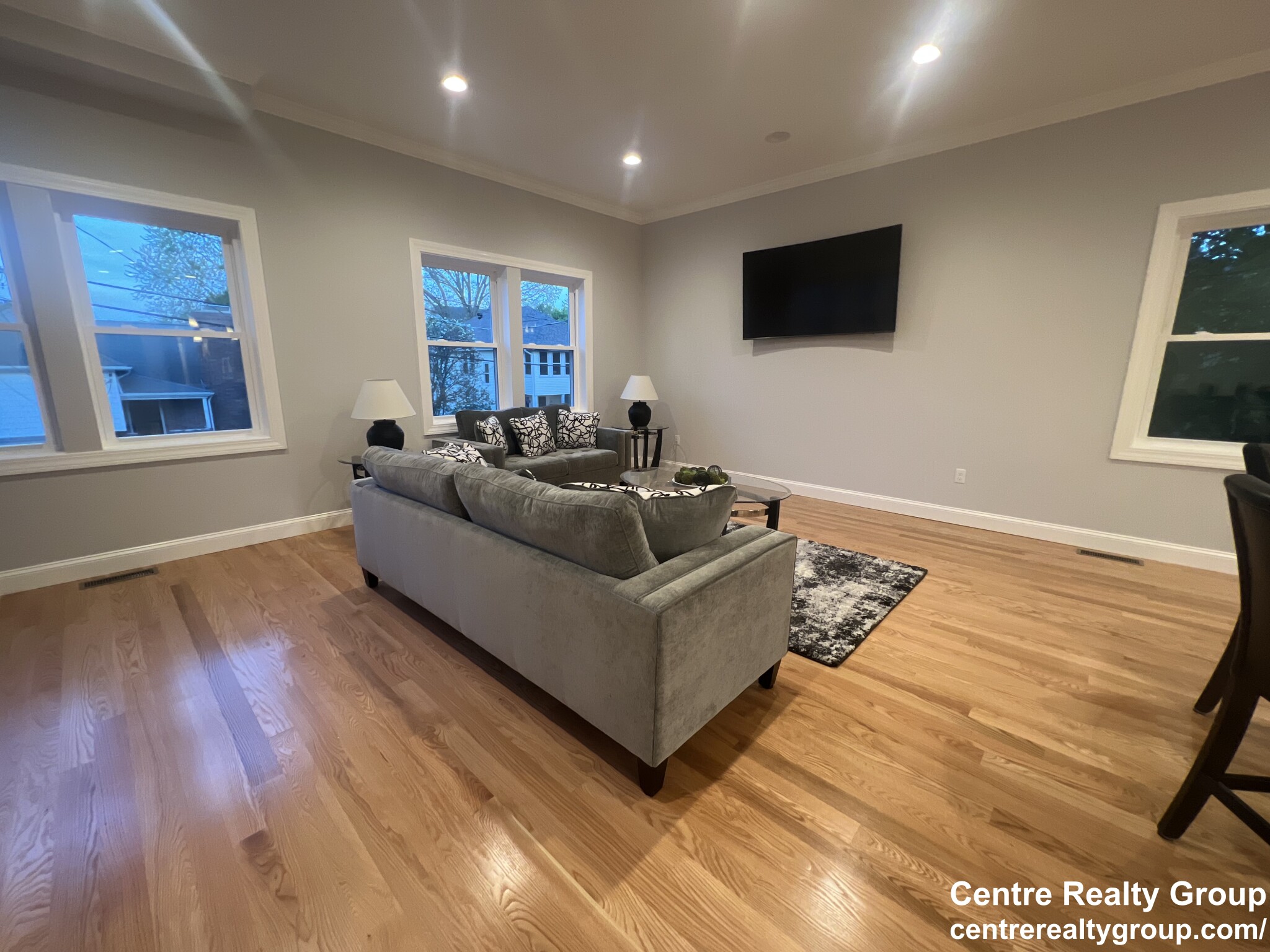 83 Parmenter Rd, South Side