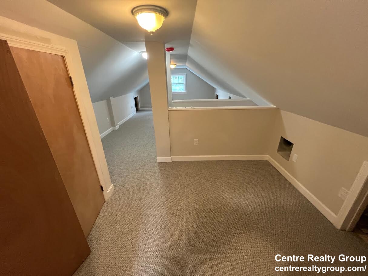 1136 Walnut St, Newton Highlands