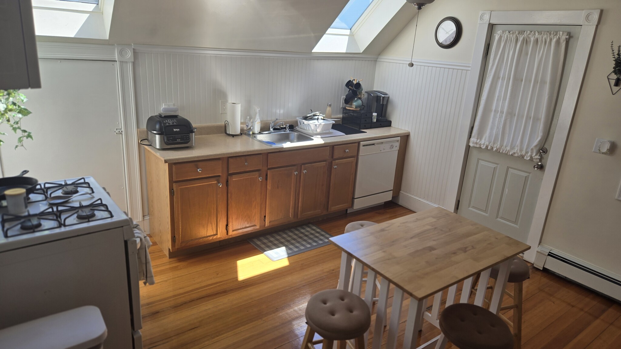 146 Hillside St, Mission Hill