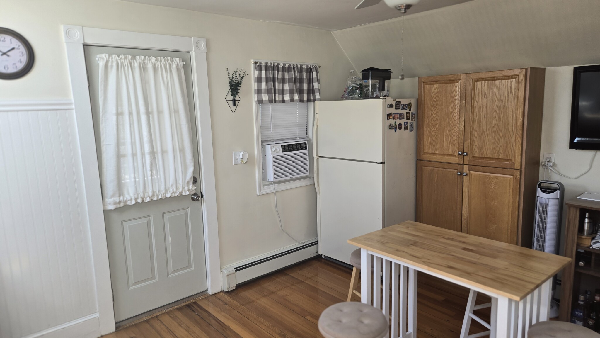 146 Hillside Rd, Watertown