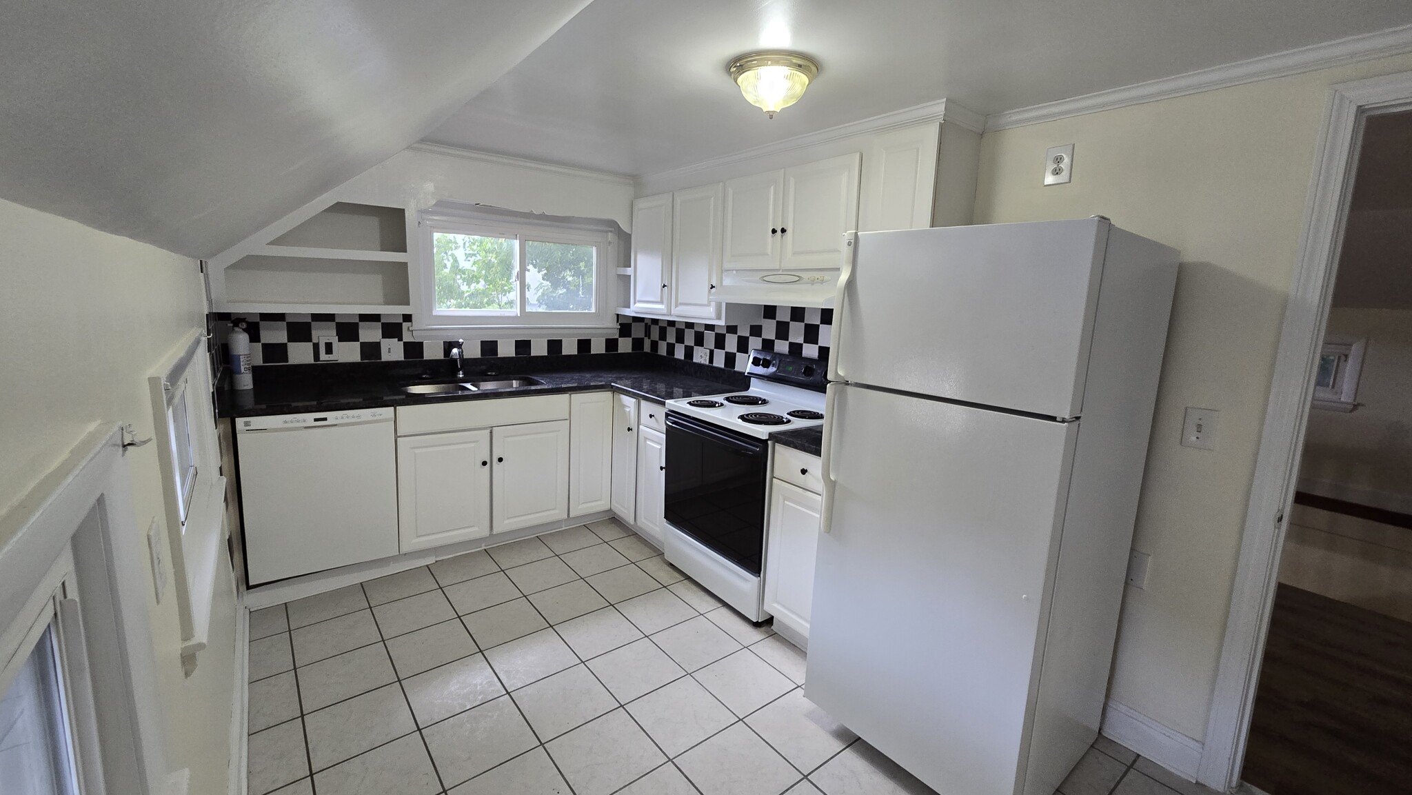 77 Hartford St, Newton Highlands