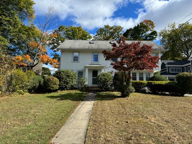 28 Brookside Ave, Newtonville