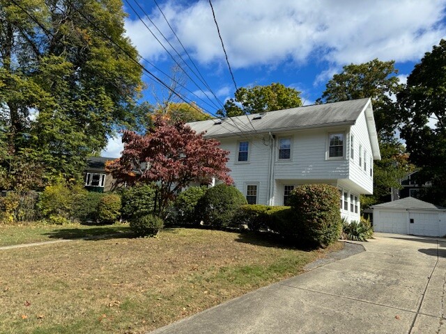 28 Brookside Ave, Newtonville