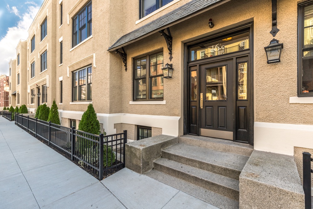 16 Harvard Ter, Allston