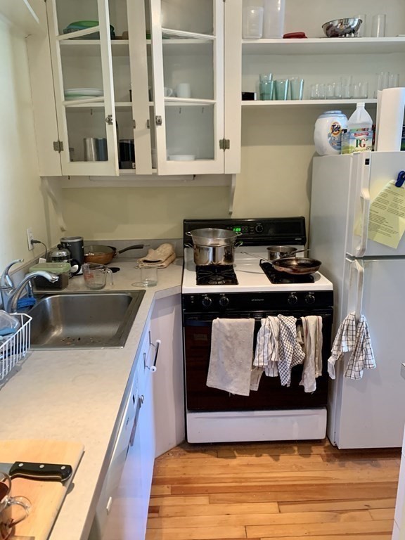 36 Linnaean St, Neighborhood Nine