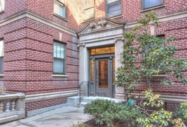 36 Linnaean St, Neighborhood Nine