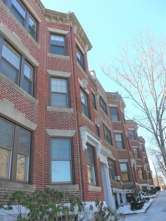 25 Stearns Rd, Brookline Hills