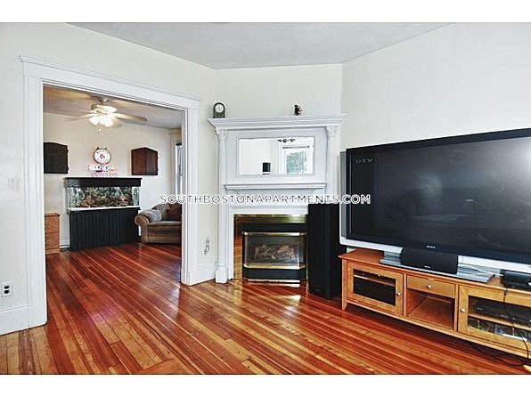 1326 Columbia Rd, South Boston