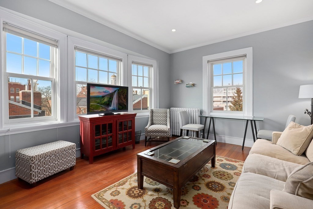 371 Harvard St, Harvard Square