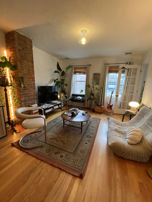 372 Athens St, South Boston