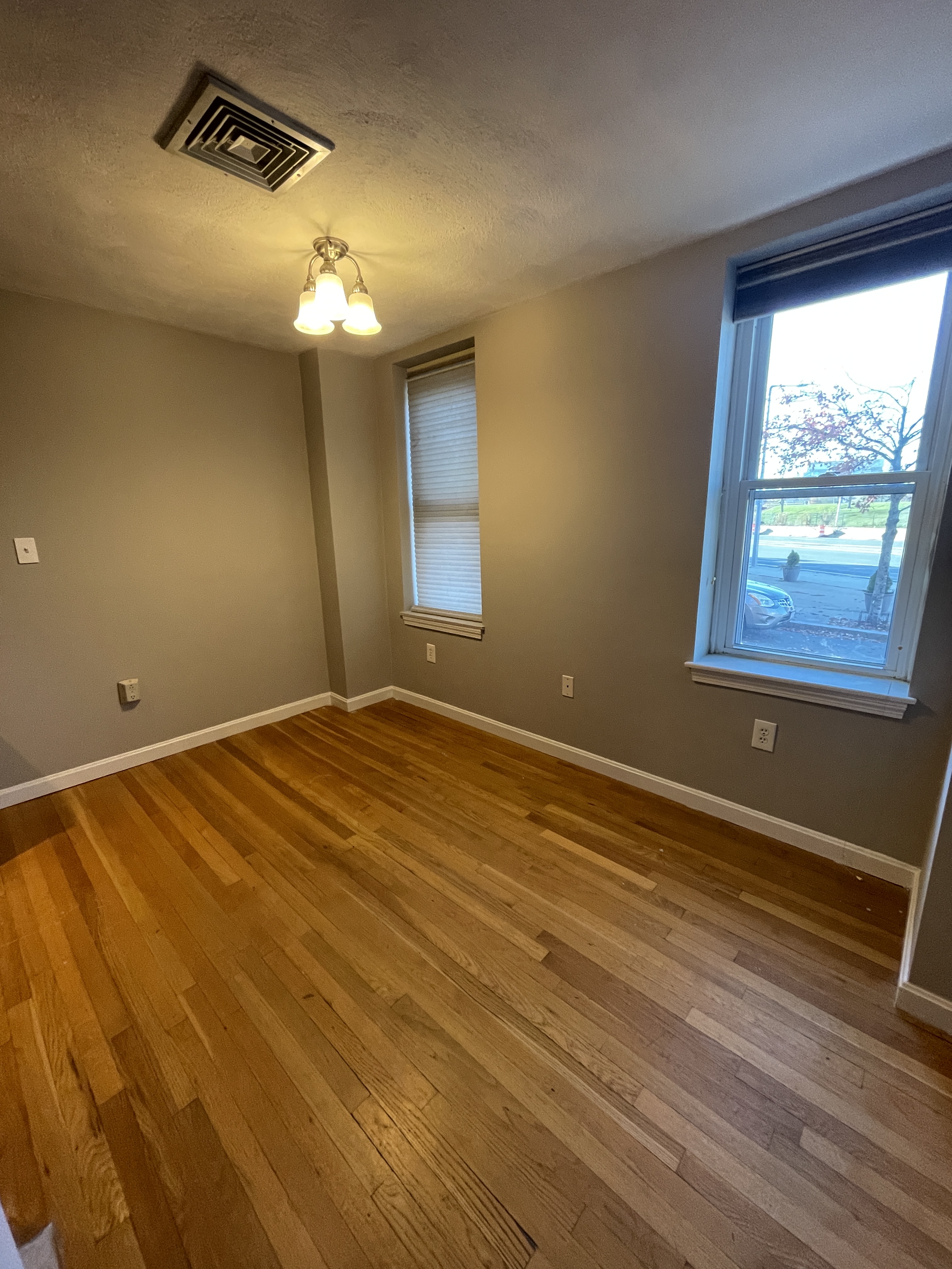 37 Essex St, Charlestown