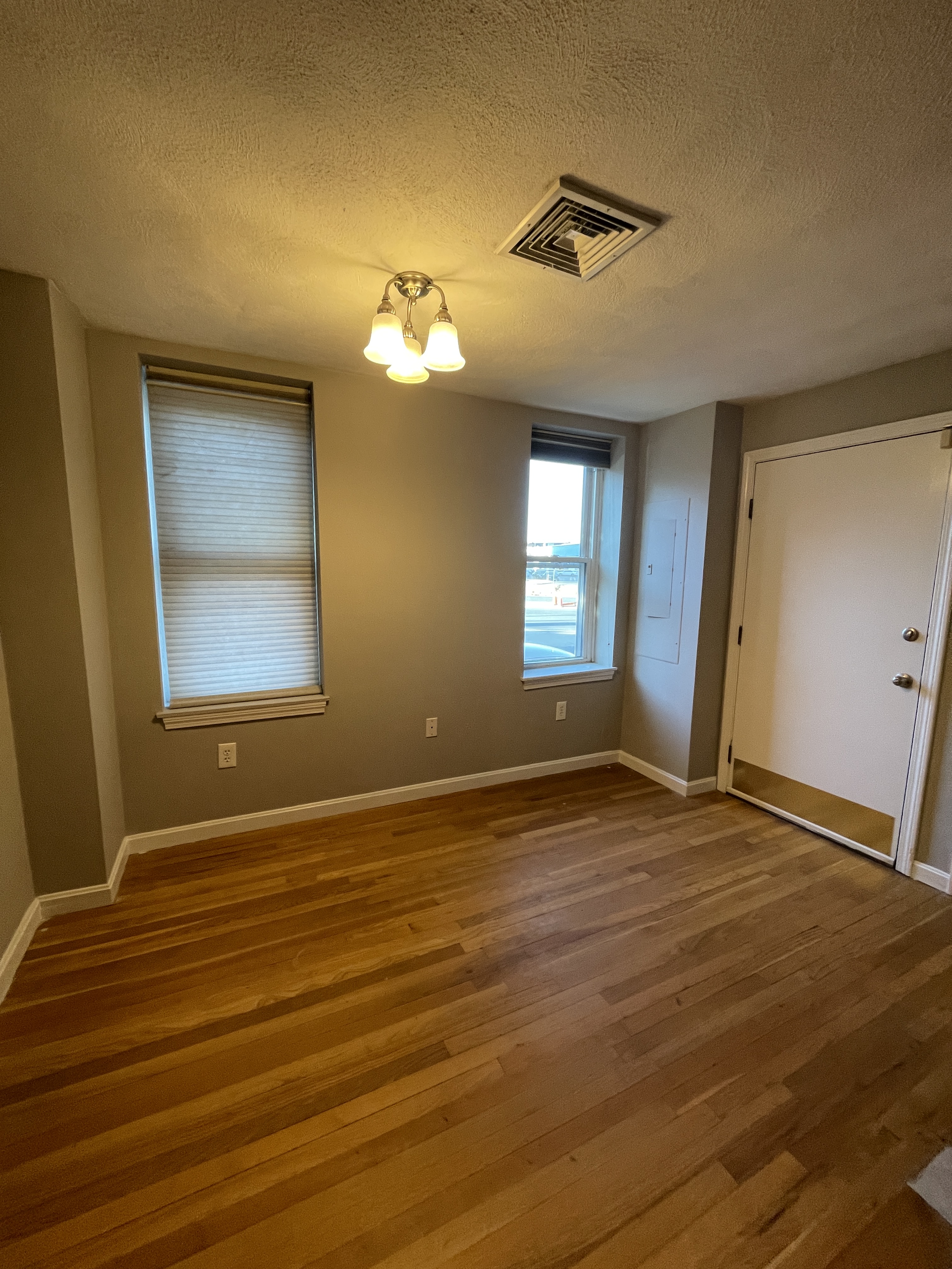 37 Essex St, Charlestown