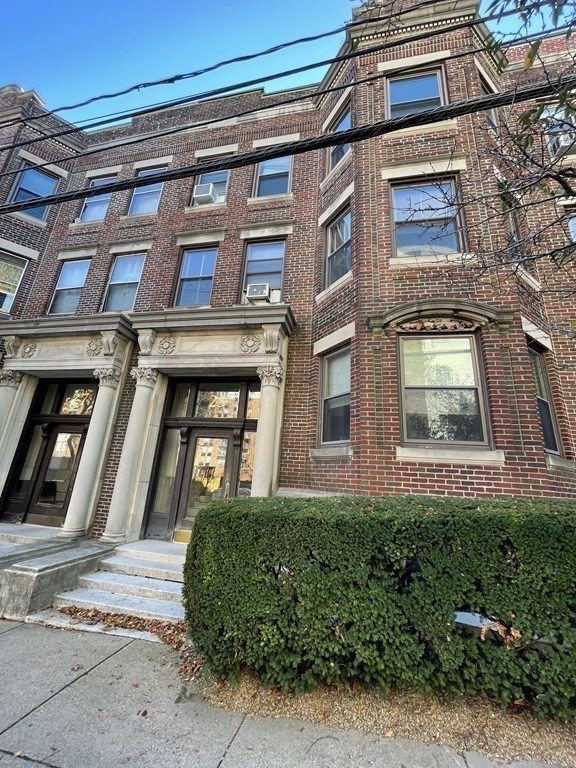 25 Stearns Rd, Brookline Hills