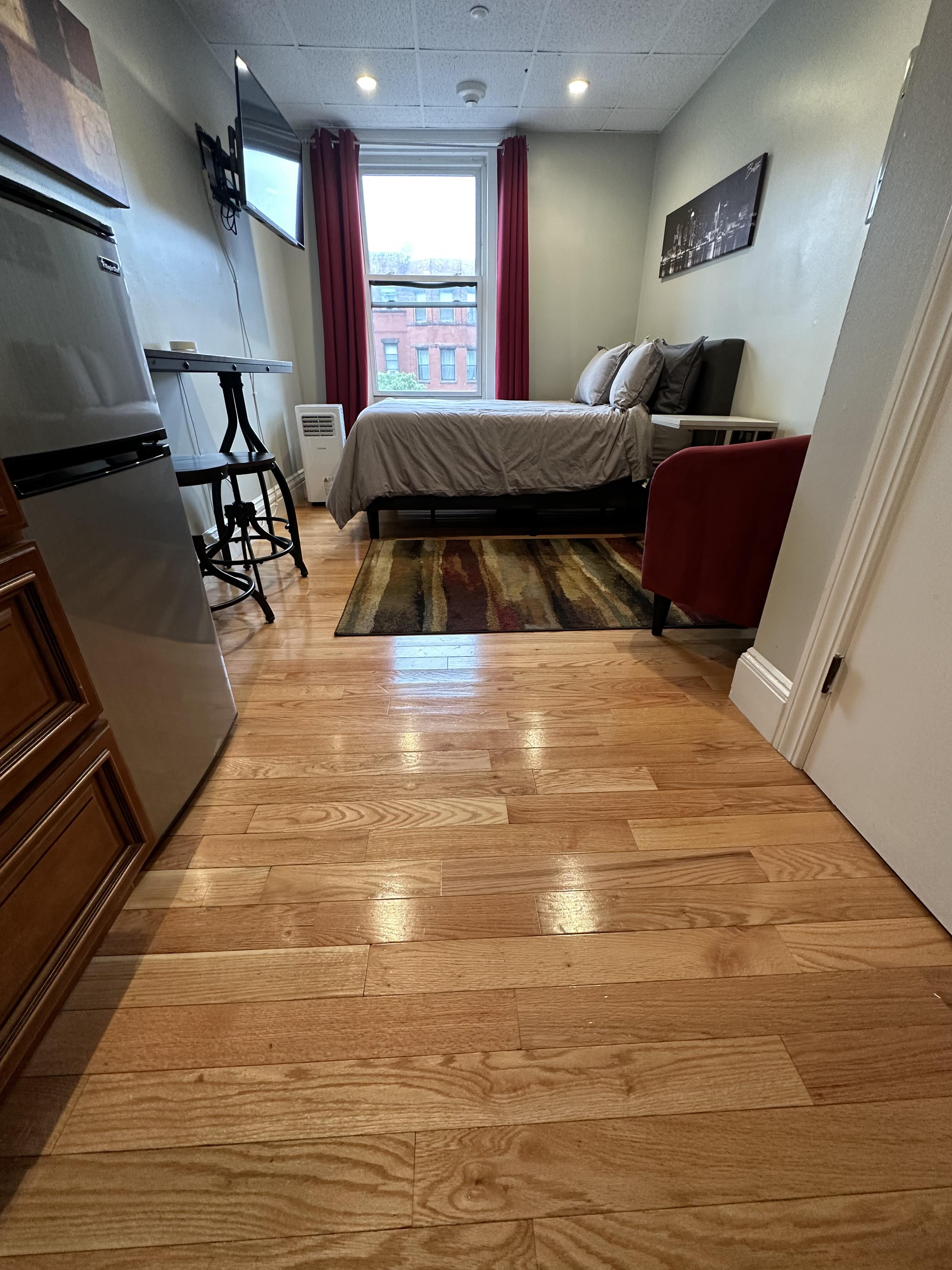 302 Newbury St, Back Bay