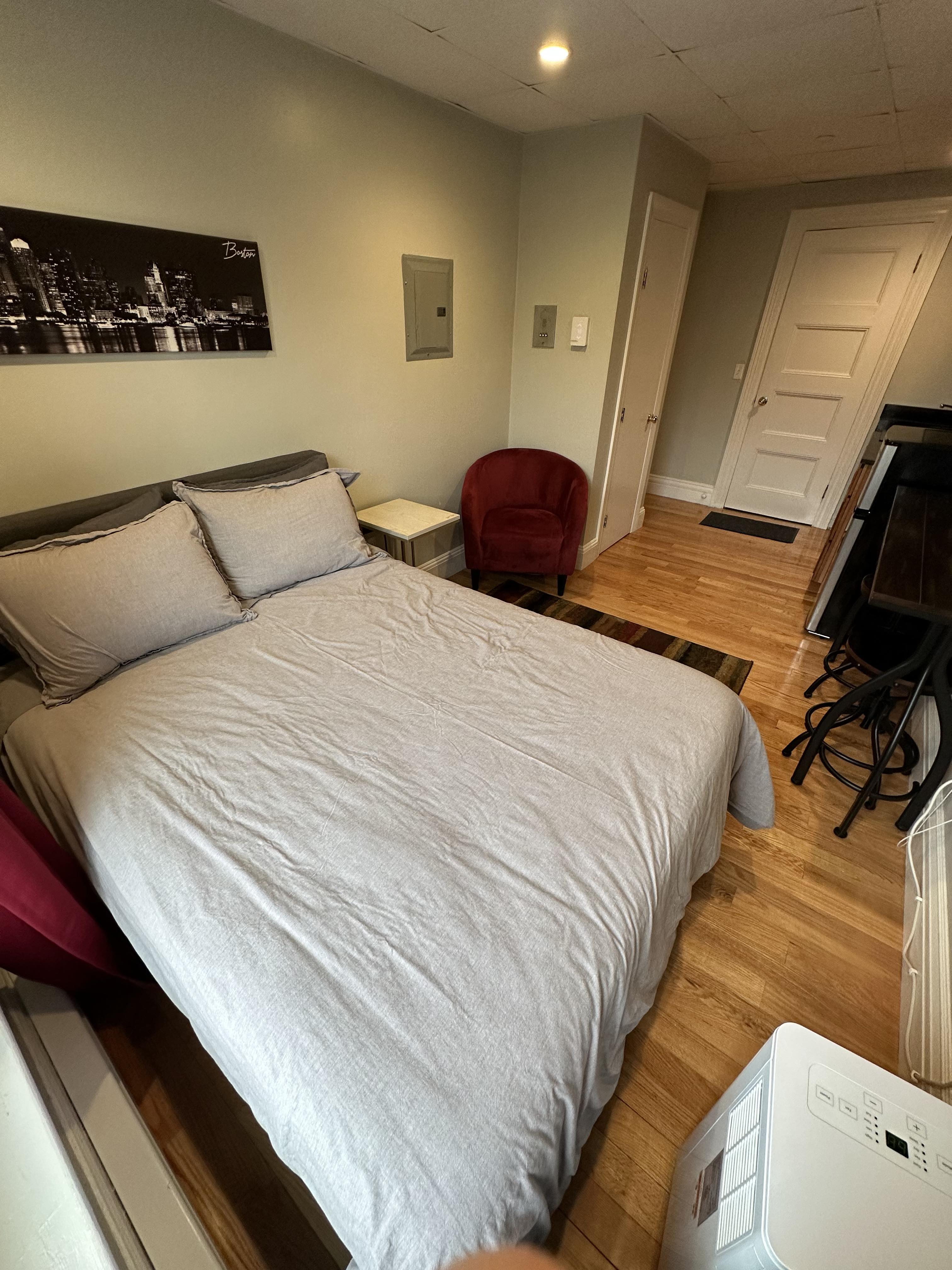 302 Newbury St, Back Bay