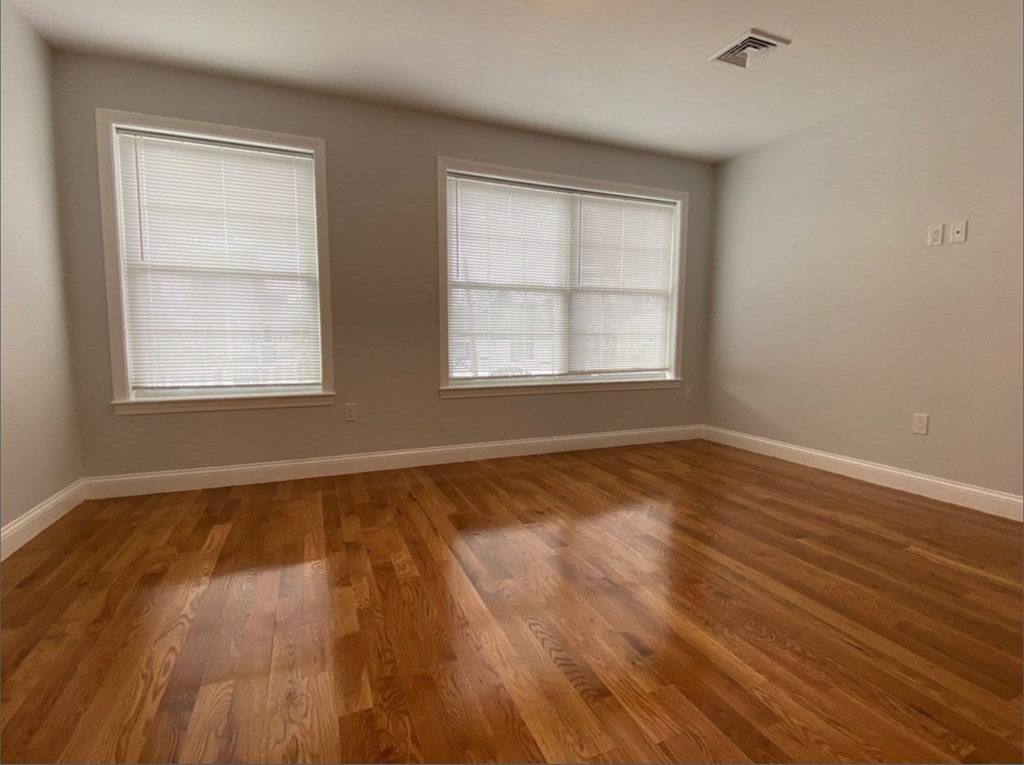 16 Walnut St, Tufts University