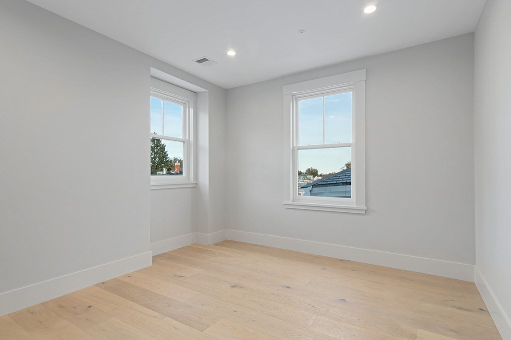 409 7th St, South Boston