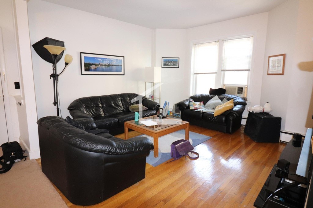 52 Parkman St, Coolidge Corner