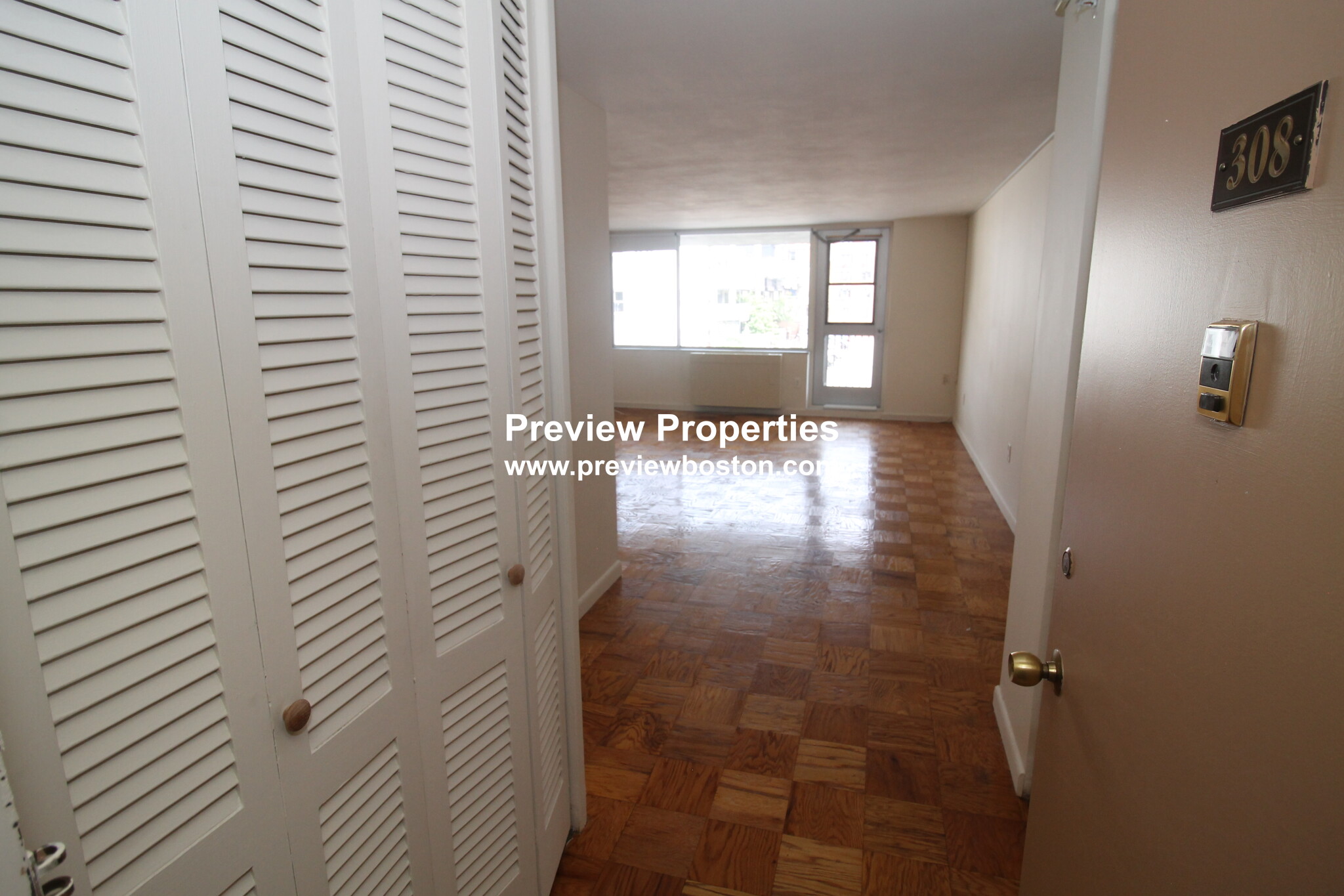 101 Monmouth St, Longwood