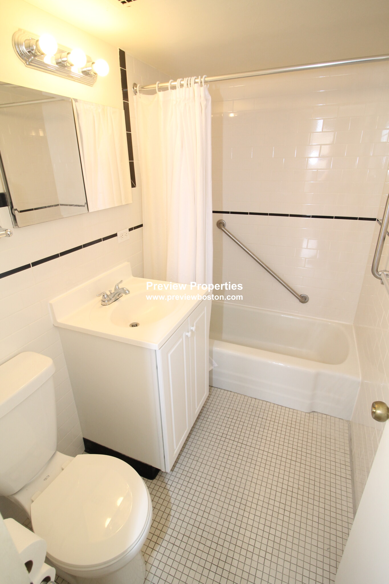 101 Monmouth St, Longwood