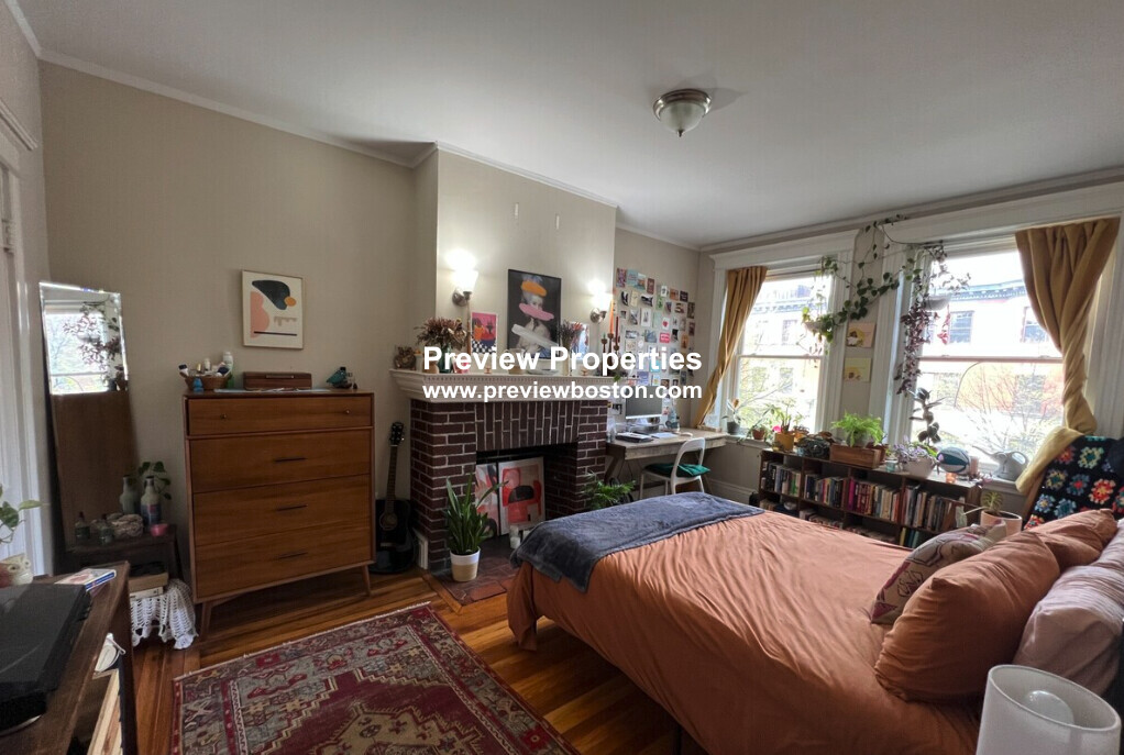 181 Harvard St, Coolidge Corner