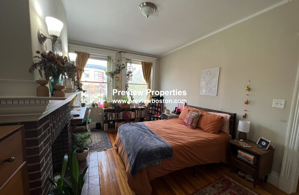 181 Harvard St, Coolidge Corner