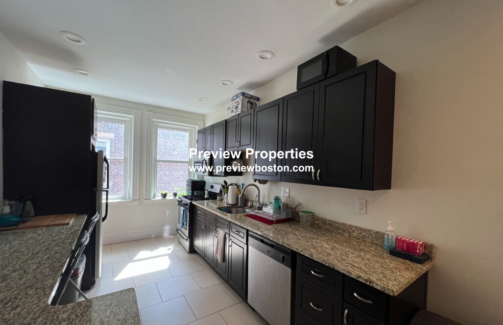 181 Harvard St, Coolidge Corner