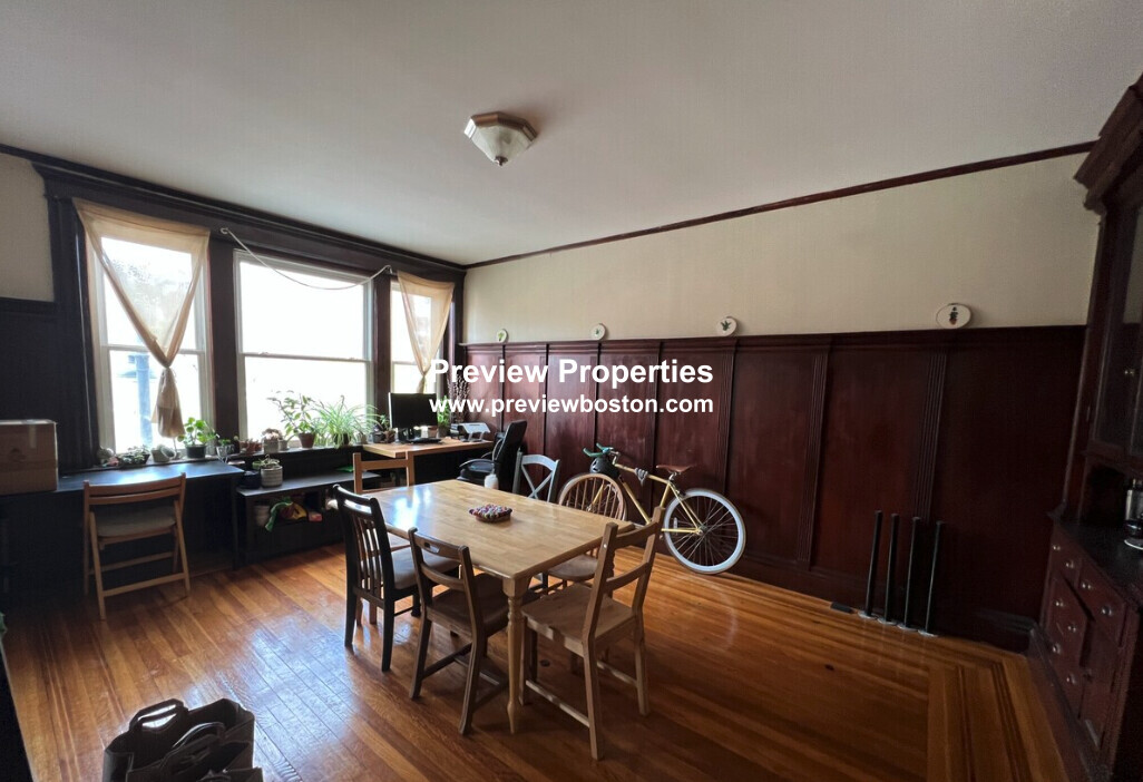 181 Harvard St, Coolidge Corner