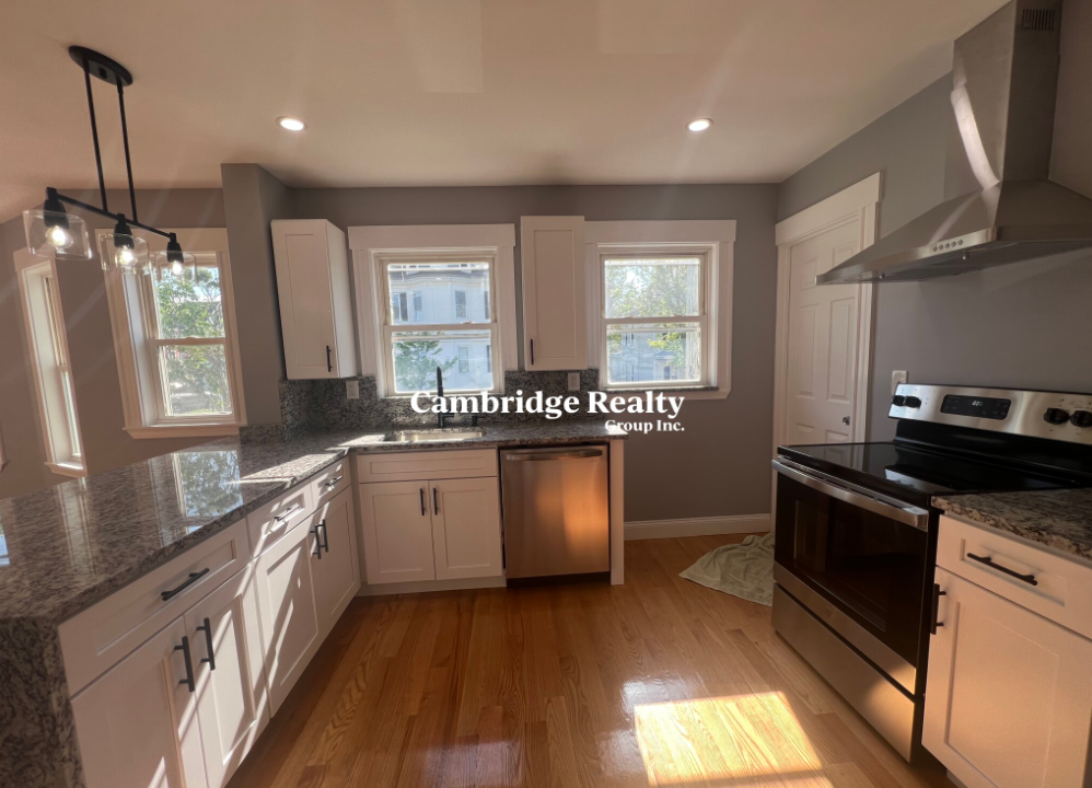 39 Albion St, Medford