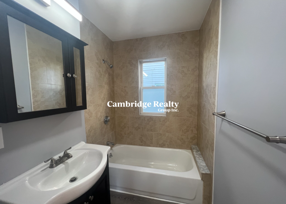 39 Albion St, Medford