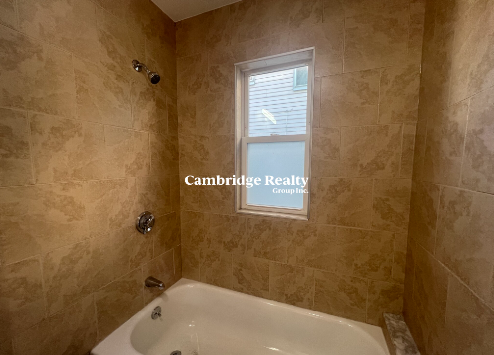 39 Albion St, Medford