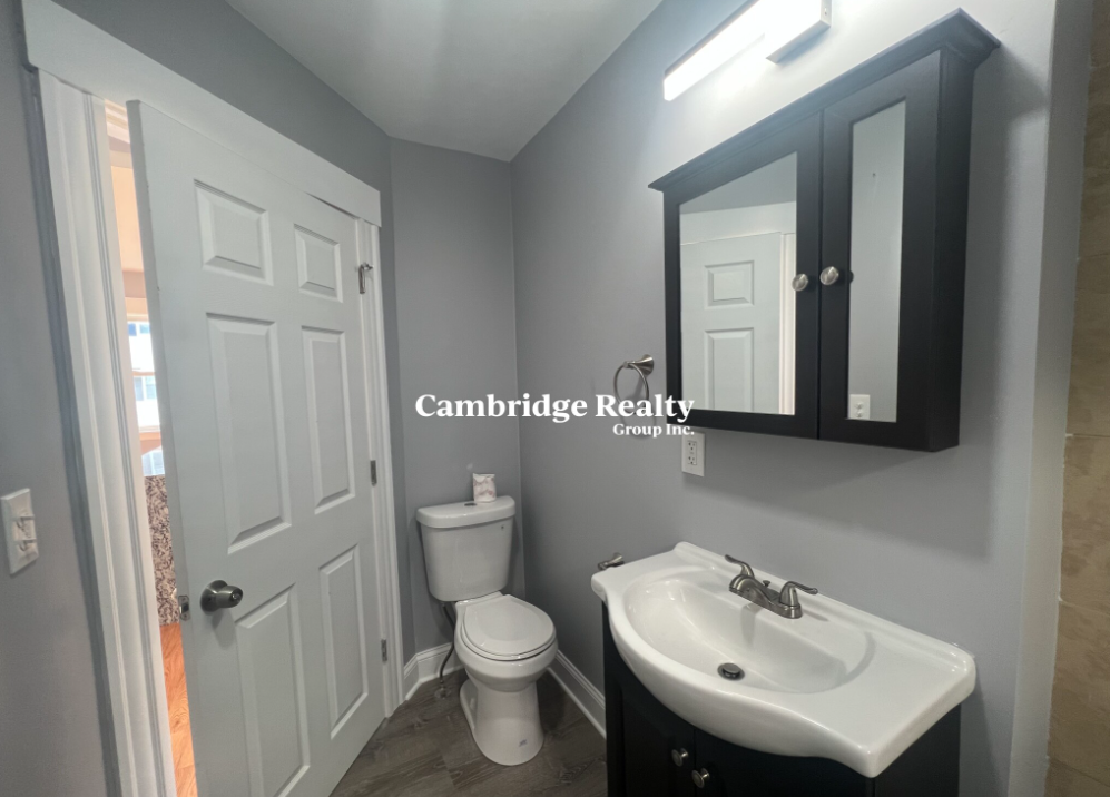 39 Albion St, Medford