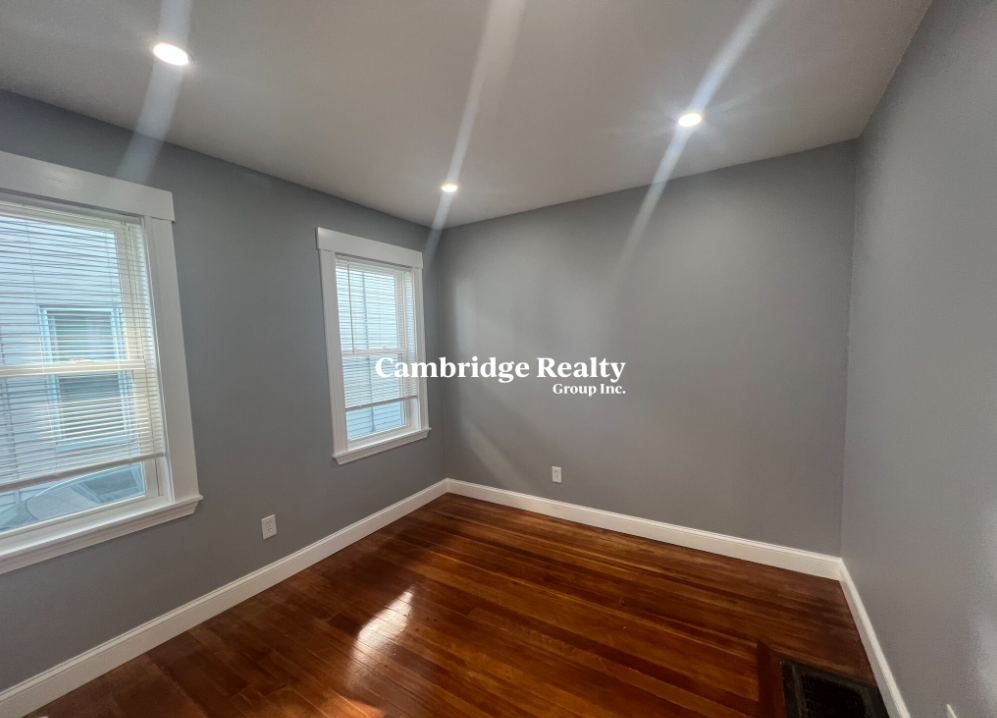 39 Albion St, Medford