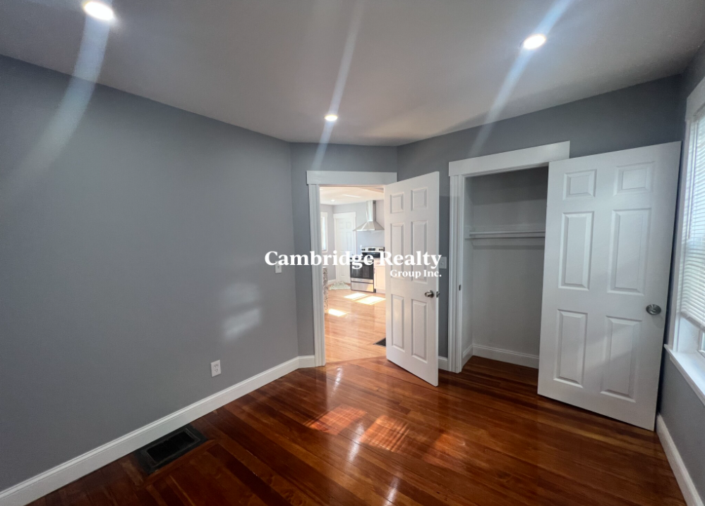 39 Albion St, Medford