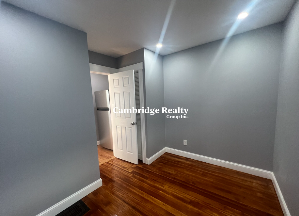 39 Albion St, Medford