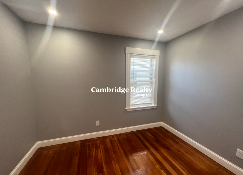 39 Albion St, Medford