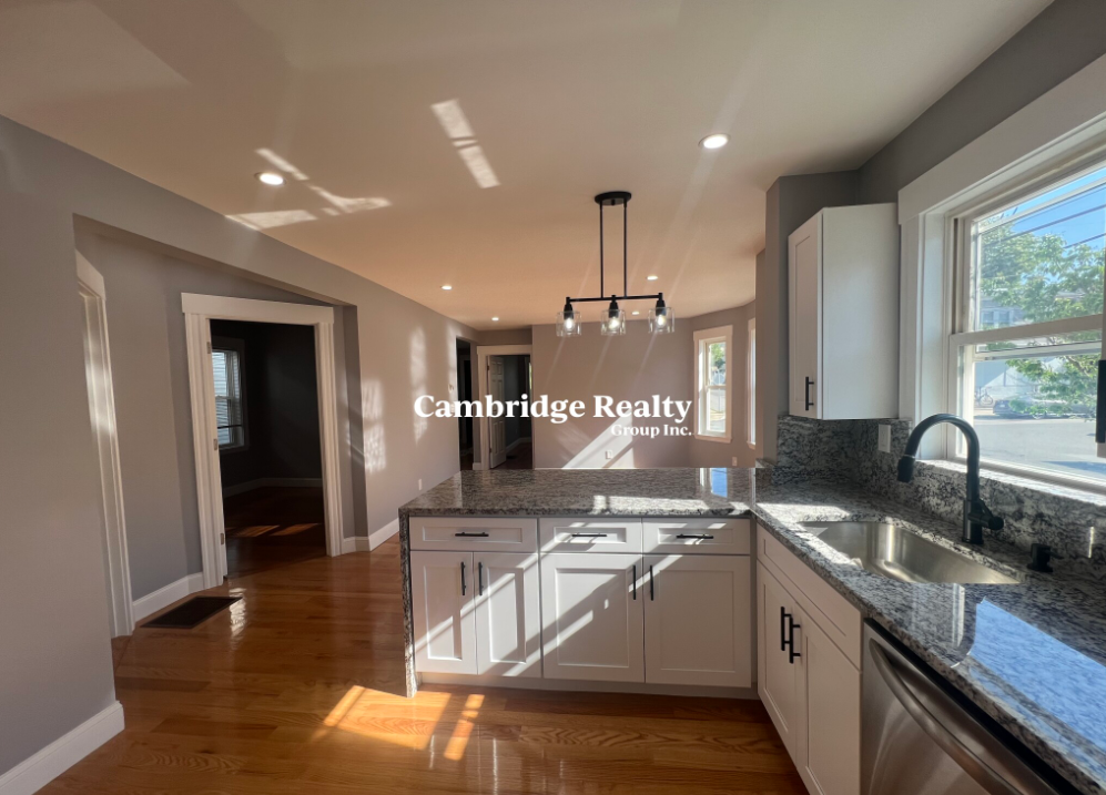 39 Albion St, Medford